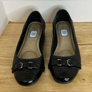 Time And Tru Women's Flats Buckle Toe Memory Foam Shoes Black Size 8W.
